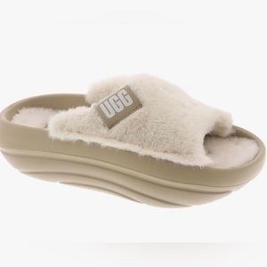 UGG foamo plush slides in mustard, size 8.  New without box